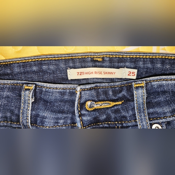 Levi's 721 High Rise Skinny Jeans - Picture 3 of 3